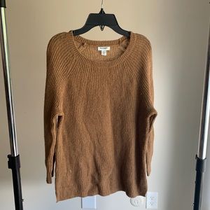 “Caramel” knit sweater